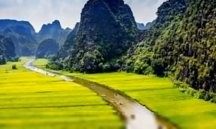 Hoa Lu Tam Coc Full-Day DELUXE Tour Including BUFFET LUNCH & River Boat Ride