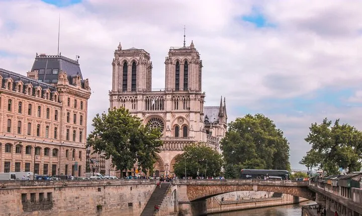 Notre-Dame Interior and/or Exterior Tour with Semi Private Option