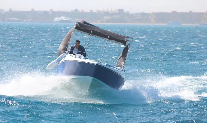 4 Hours Speed Boat to Abo Munkar Island and Water Sport Semi Private Hurghada
