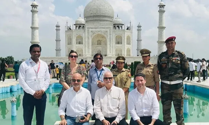From Delhi Private Agra Tour with Sunrise view of Tajmahal