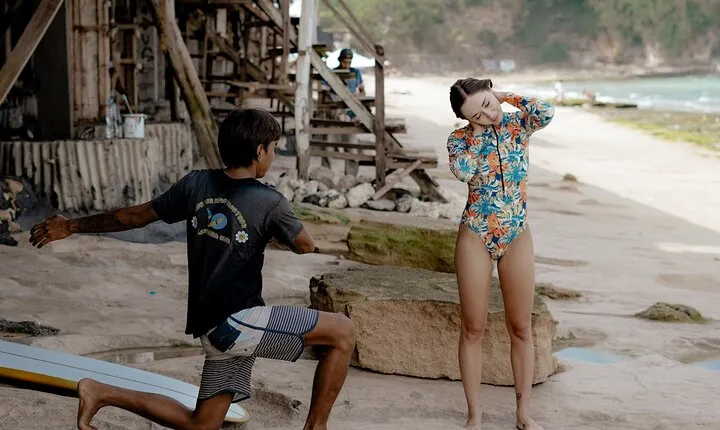 Surfing in Bali Uluwatu