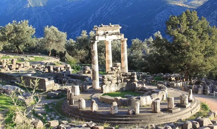 Transfer service between Corfu Athens including visit to Delphi
