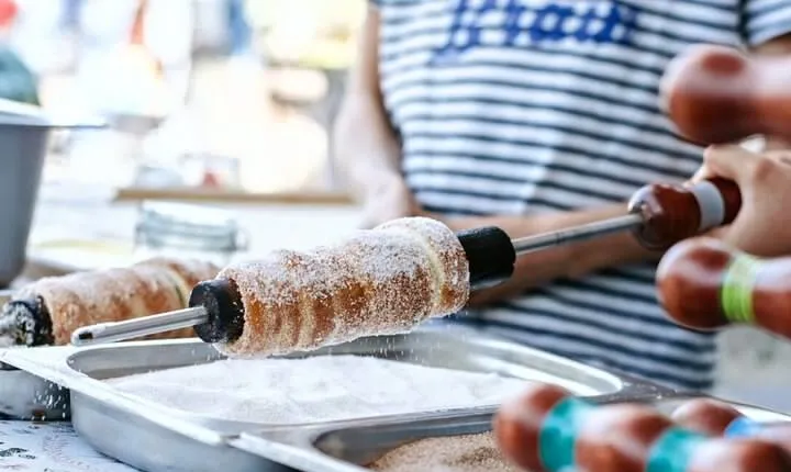 Kürtőskalács: Chimney Cake Workshop in City Park Budapest