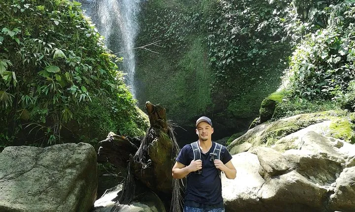 Kombi Tour Volio waterfall and chocolate factory