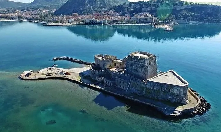 Indulge to the beauty of Greece with the 4 days Classical Greece private tour