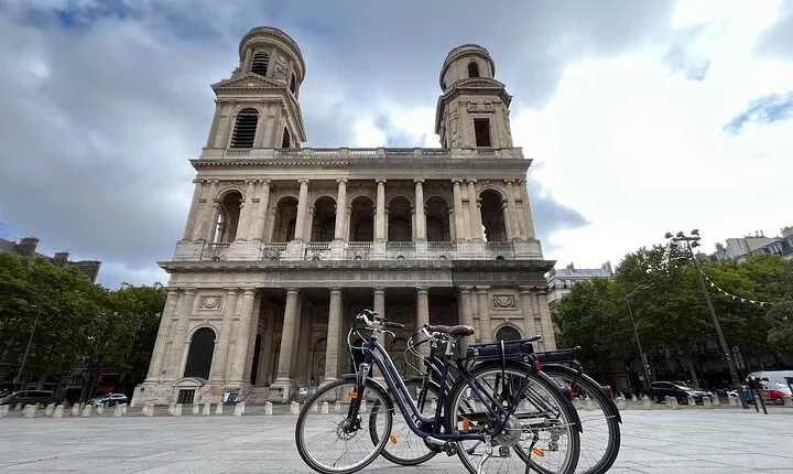 Small Group Bike Tour of Paris Left Bank