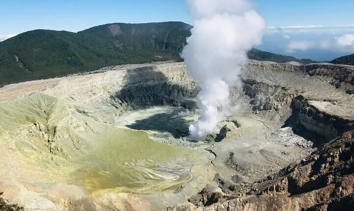 Poás and Doka Volcano Tour and Peace Falls from San José