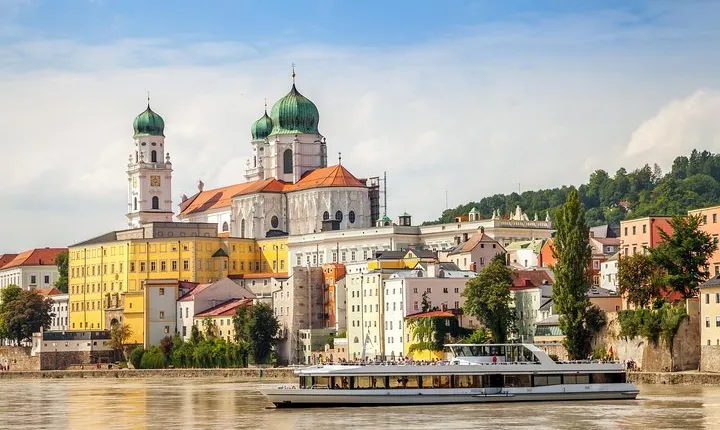 Customized Private Tour to Salzburg for Cruise Guests from Linz or Passau