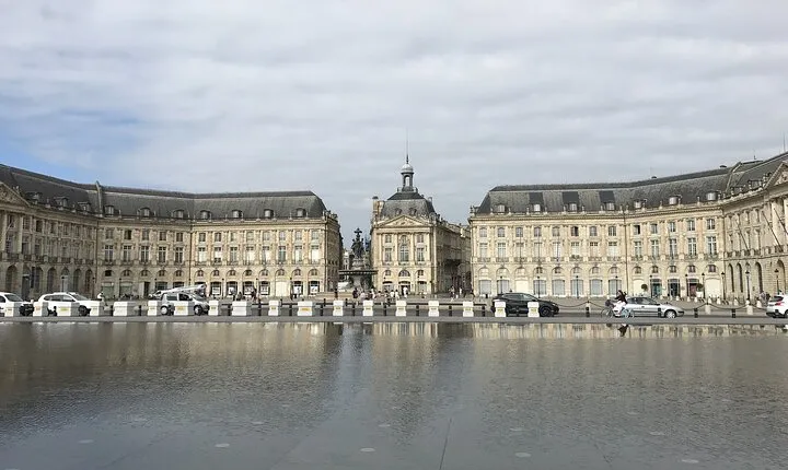 Private Historic Walking Tour in Bordeaux