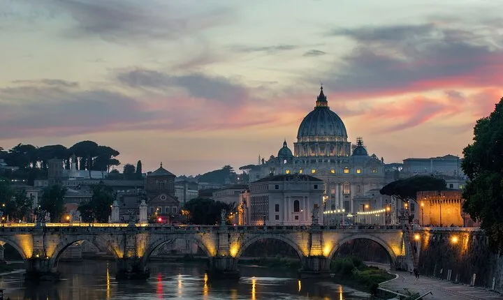 Explore Museum and Sistine chapel Walking Vatican Tour