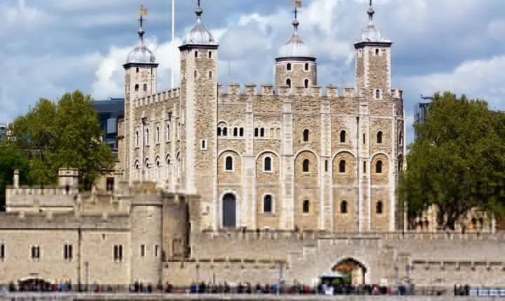 Private Guided Tour: Tower of London Including Tickets & Pickup