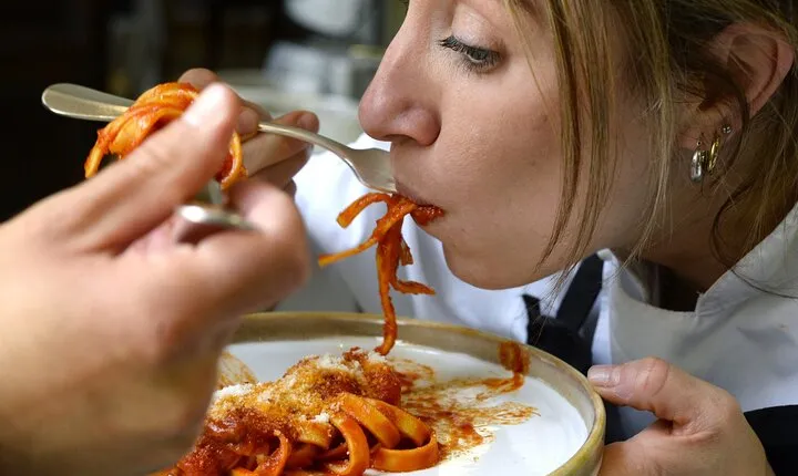 Cook & Drink like Italians: Roman Pastas with Wine Pairing Class