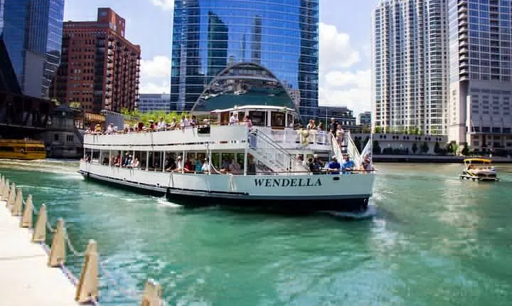 2-Hour Chicago Wine and Cheese Cruise