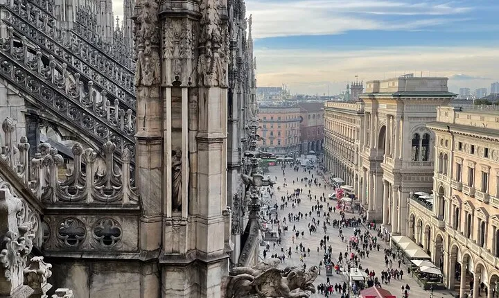 Milan: La Scala Theater and Duomo Rooftops Tour