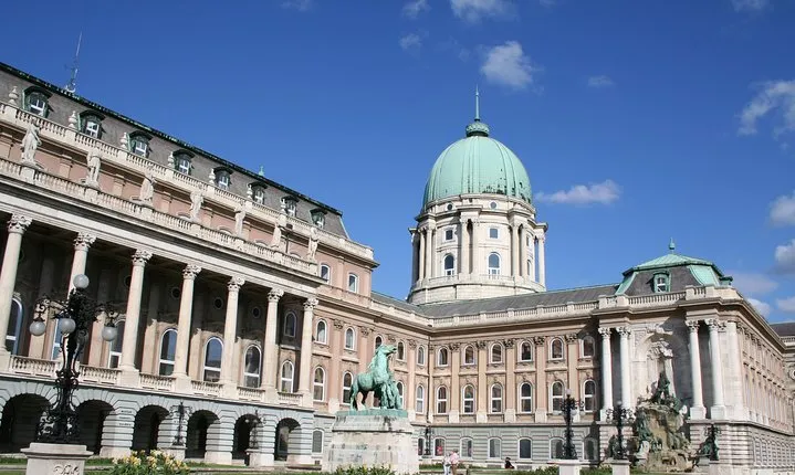 Budapest Buda side tour: Conquer the Castle