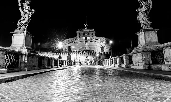 2-hour Private Ghost Tour in Rome with Local Guide