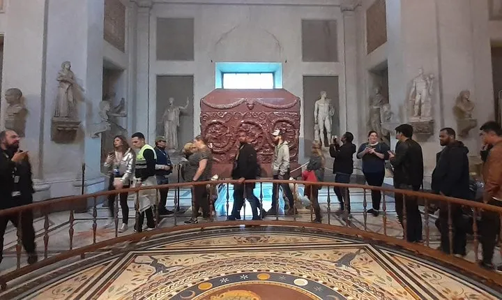 Exclusive Guided tour : Vatican Museum,Sistine Chapel & Basilica