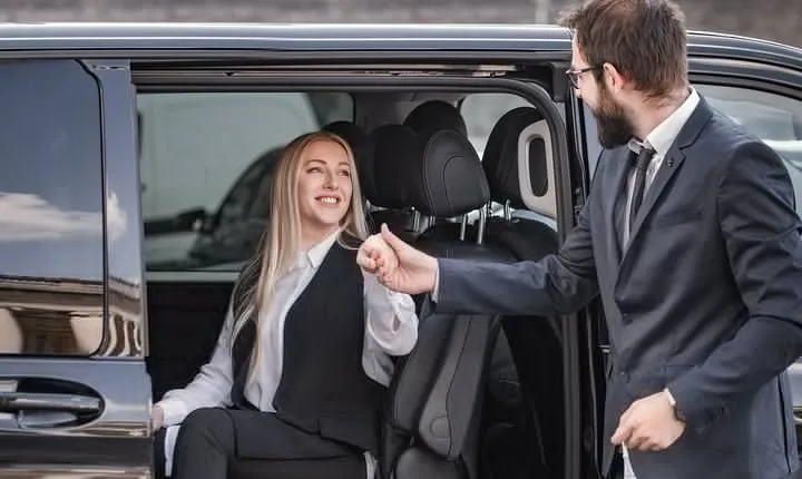 Private transfer from BRU Airport to Brussels city with Mercedes V class 7 pax