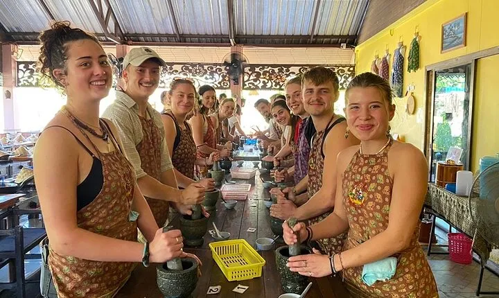 Chiang Mai Thai Cooking Market Tour with Lakeside Pavilions