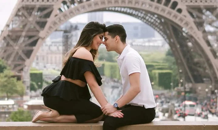 Book Exclusive Eiffel Tower Photoshoot Paris Photographer