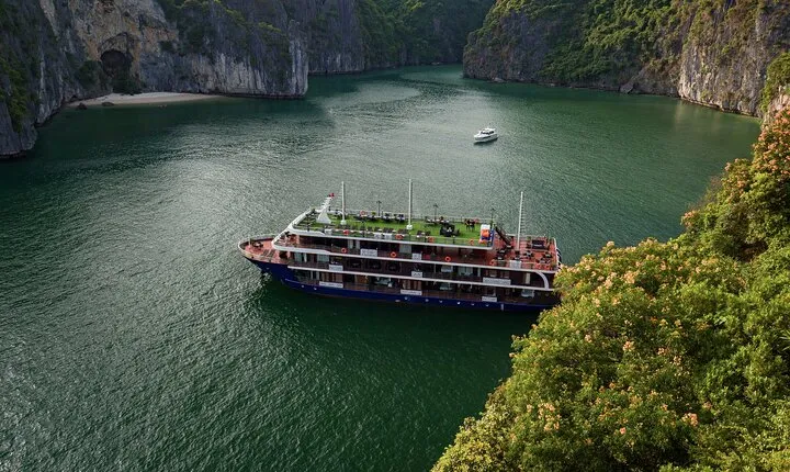 2 Days Halong Bay and Lan Ha Bay on La Pandora Cruise from Hanoi