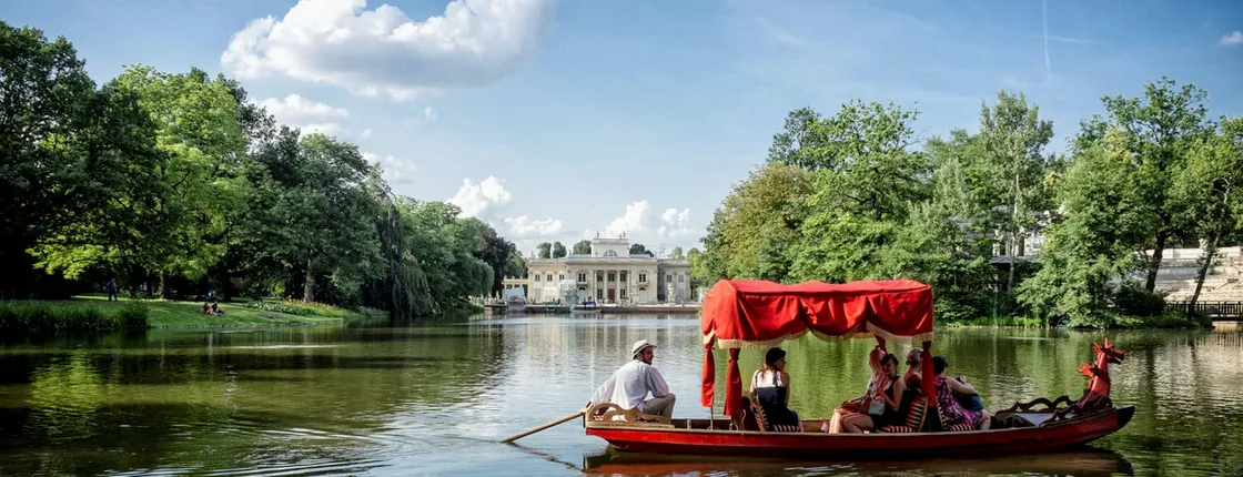 Skip-the-line Lazienki Palace private tour with cruise and transport