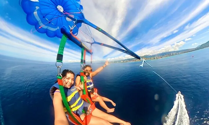 800ft Parasailing Ride in Waikiki, Hawaii