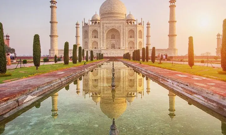 Taj Mahal Sunrise Private Tour from Delhi By Car 