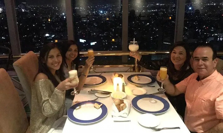Dinner at a panoramic restaurant and show at Plaza de los Mariachis