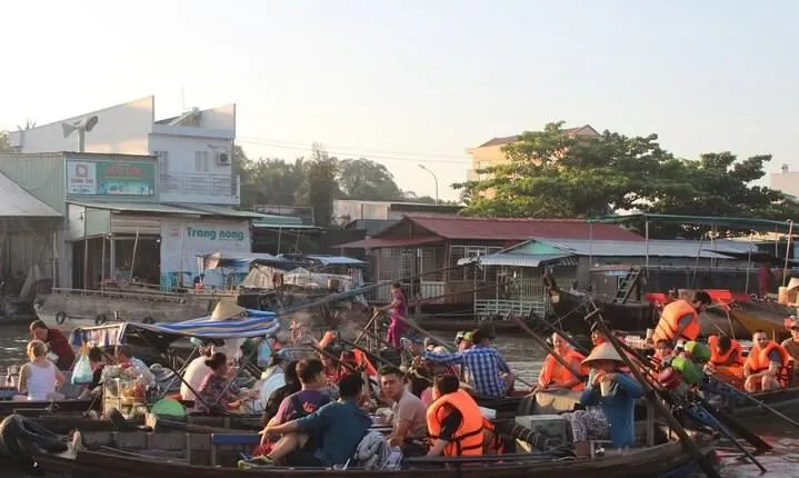 Private Mekong Delta Tour 2 Days 1 Night