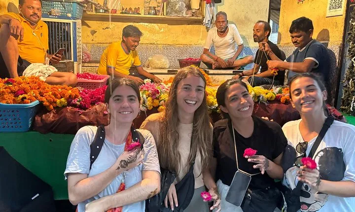 Agra: Street Food and Walk Tour with Spice Market by Tuk-Tuk