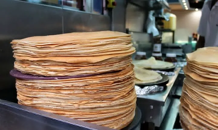 5 Hour Guided Tour to Eiffel Summit with Crepe & Waffle Tasting