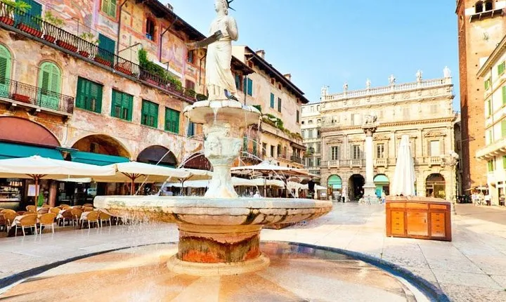 Verona City Sightseeing Walking Tour of Must-See Sites with Local Guide