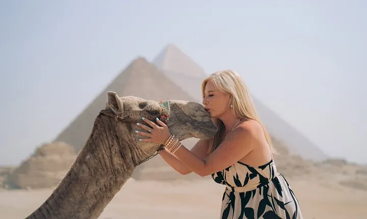 2 hrs Unique Photo session (PhotoShoot) at the Pyramids of Giza