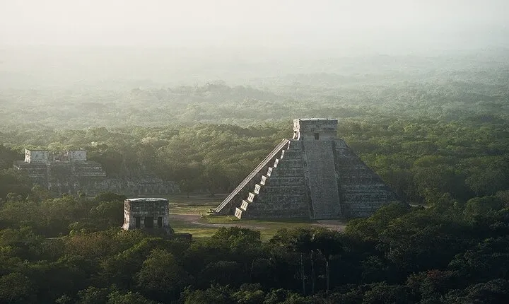 Visit to Chichen Itza and 2 cenotes with lunch from Cancun