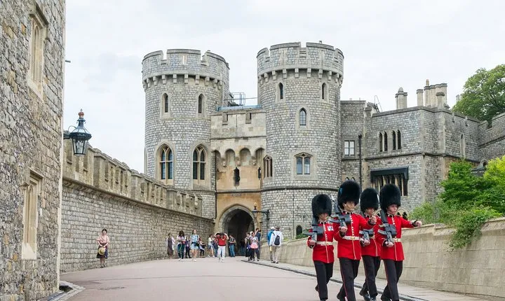 Private Tour to Stonehenge and Windsor Castle