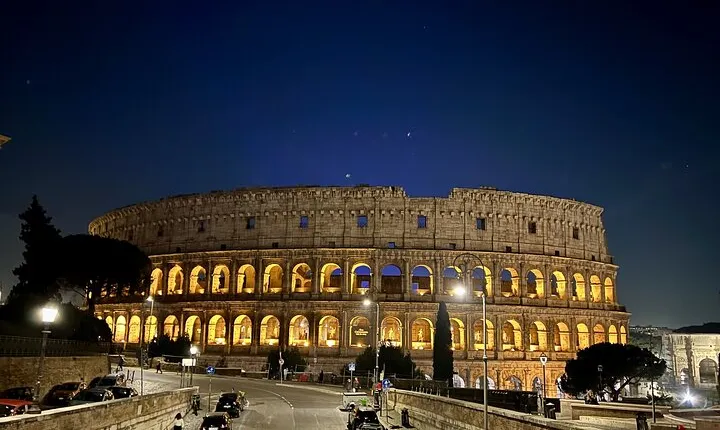 Colosseum and Roman Forum Sightseeing Area Night Walking Tour
