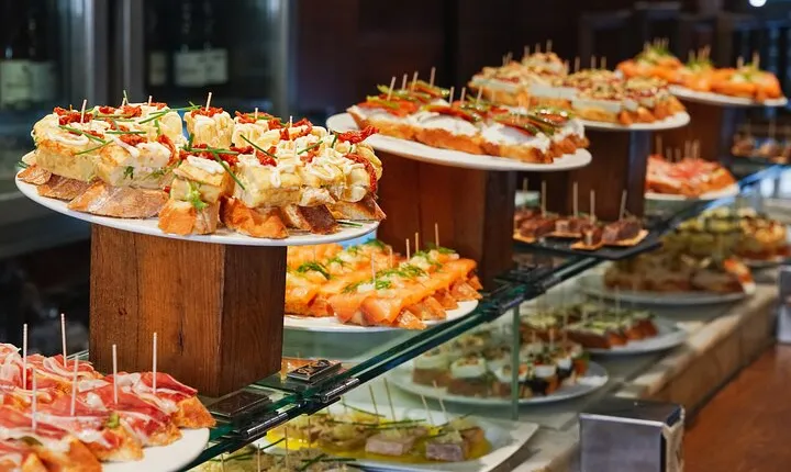 Gourmet Tapas and Wine Tour in Valencia