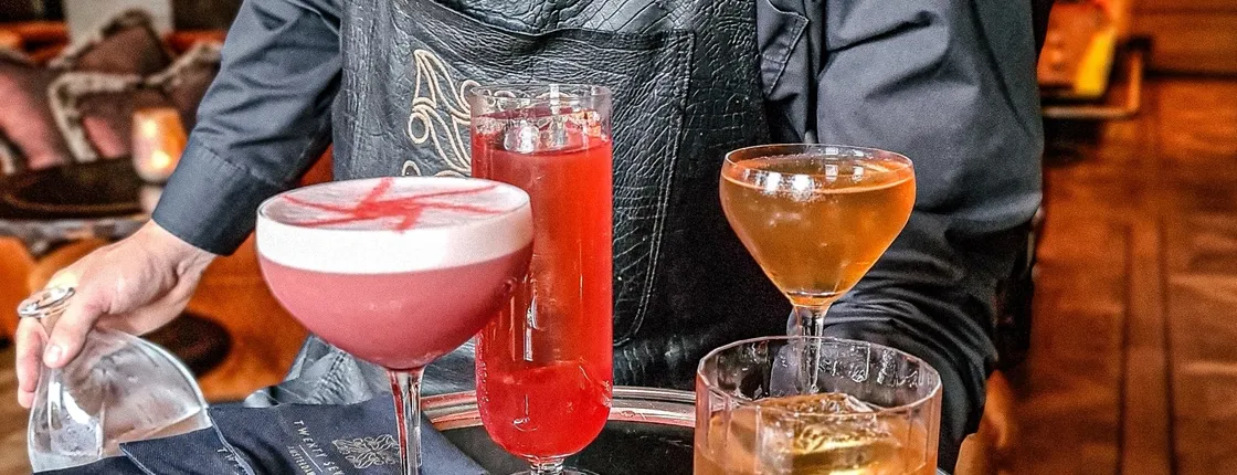 Amsterdam nightclubs pass with cocktails at Bar TwentySeven