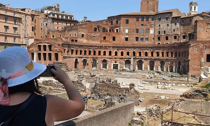 Trajan's Markets Column and Leaning Tower Private Guided Tour