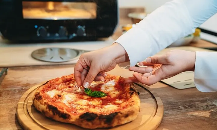 Florence Pizza & Tiramisù Cooking Class: Small Group Experience