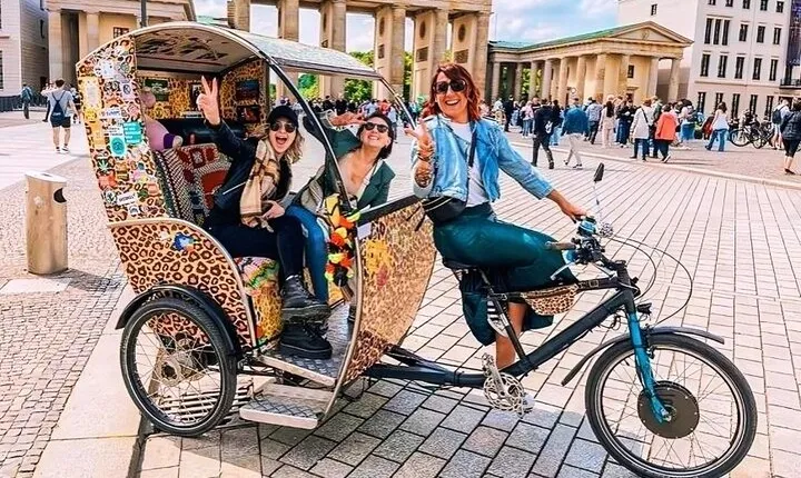 Rickshaw Tours Berlin - Groups of up to 16 people with several rickshaws