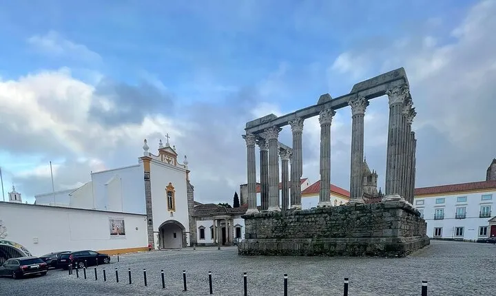 Évora: Private Walking Tour