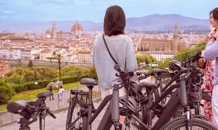 Florence to Michelangelo Square by E-bike with Wine and Food stop