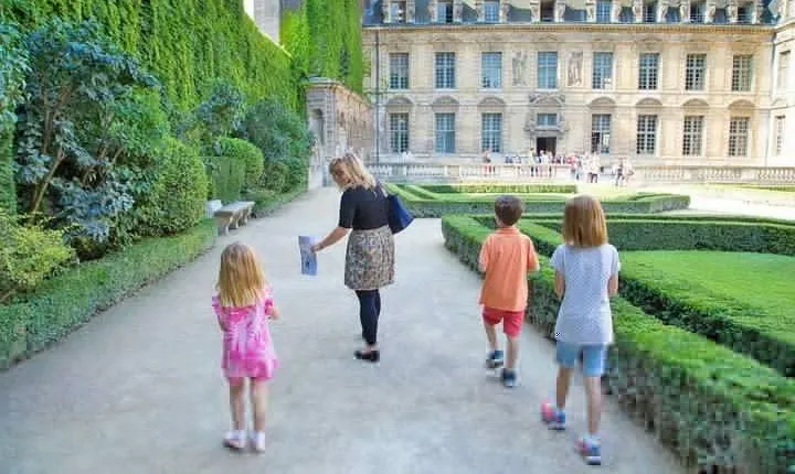 Kids and Families Marais Private Tour in Paris including Jewish Quarter