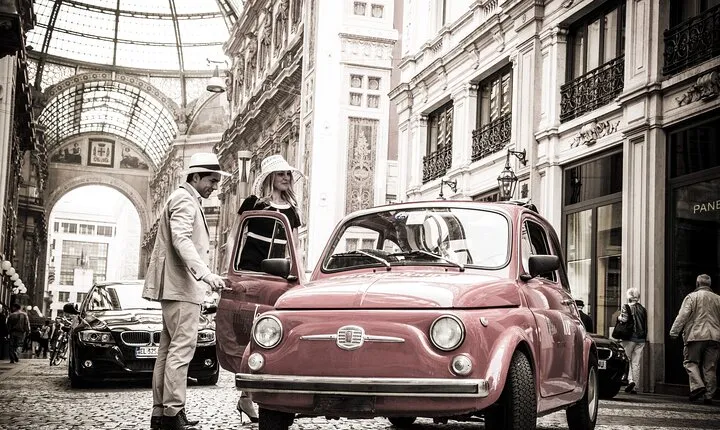 1 Hour Vintage Fiat 500 Slow Tour in Milan