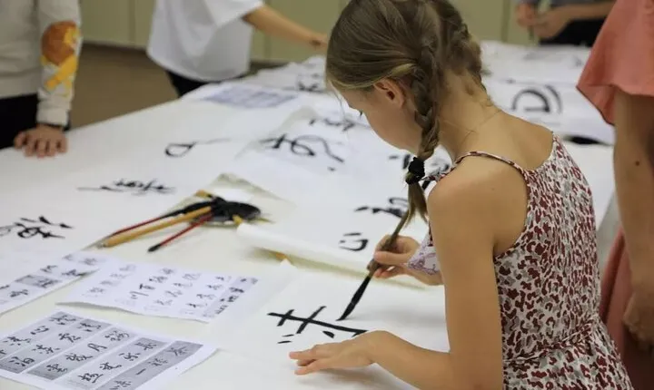 3-hour Private Xi'an Kids Class: Calligraphy, Paper cut, Puppets