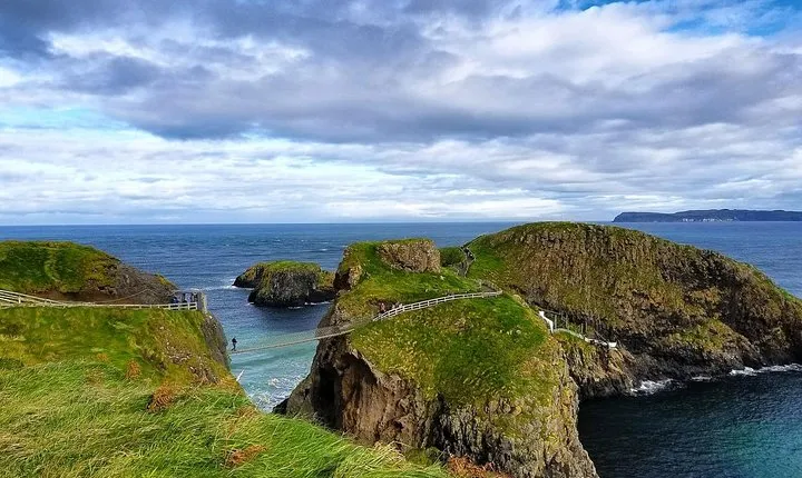 Northern Ireland including Giant's Causeway Rail Tour from Dublin
