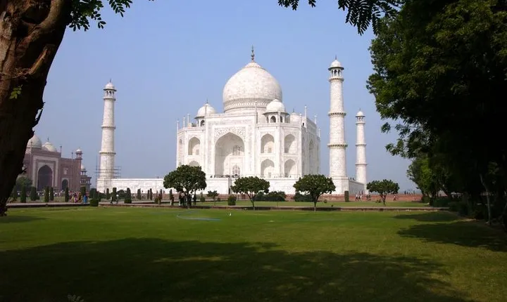 Same Day Taj Mahal Tour By Luxury Toyota Fortuner