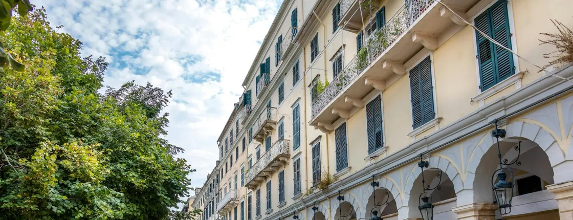 Corfu Town Tour and Scenic Bay Cruise with Taverna Dinner